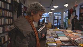 Osemkrát ju neprijali na školu. Dnes otvára slovenským knihám cestu do sveta