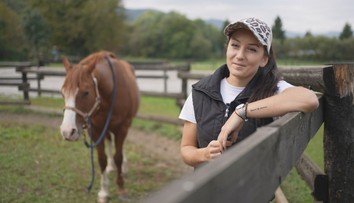 Je to vraj najnebezpečnejších osem sekúnd v športe. Timea však pod sebou zvláda aj jednotonové býky