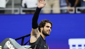 US Open: Alcaraz titul neobháji, v dlhom zápase nestačil na domáceho tenistu. Tiafoe otočil stratený duel