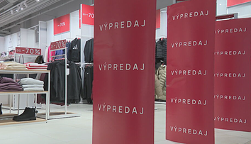 Raj pre nákupných maniakov a žatva pre obchodníkov: Novoročné výpredaje vrcholia