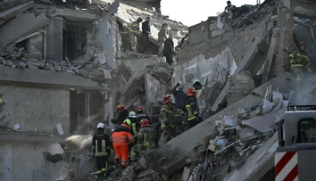 FOTO+VIDEO: Po ruskom útoku na bytovku v ukrajinskom meste Pryluky zahynulo najmenej 14 ľudí vrátane štyroch detí