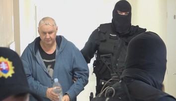 Syn mafiánskeho hrobára znovu v rukách polície: razia, zbrane a podozrivé látky