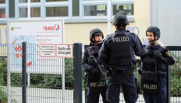 V Nemecku evakuovali niektoré školy, dostali výhražný email