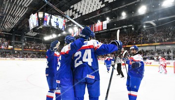 Mladí Slováci nedali súperovi šancu. Štvrtý rok po sebe postúpili do semifinále po dominantnej výhre