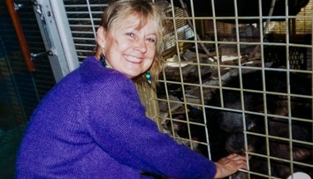 Pri brutálnom útoku šimpanza prišla o tvár. Teraz, po rokoch, ukázala svoju novú podobu (FOTO)