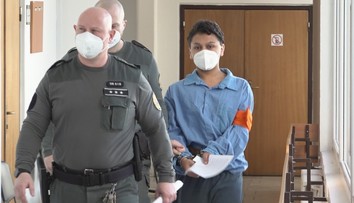 Transvestita, ktorý dobodal tínedžerku, sa možno vyhne trestu