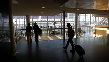 Zavtipkoval si o bombe v batožine na dánskom letisku, skončil za mrežami