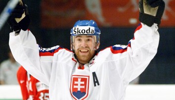 Do repre ho nevzali, lebo mal staré korčule, keď ho porovnávali s Jágrom, radšej sa ostrihal. Od Žiga chcel hokejku aj Gretzky