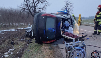 Vážna nehoda na juhu Slovenska: Dvaja ťažko zranení