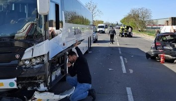 FOTO: Traja maloletí utrpeli šok pre nehodu autobusu a áut v Dunajskej Lužnej