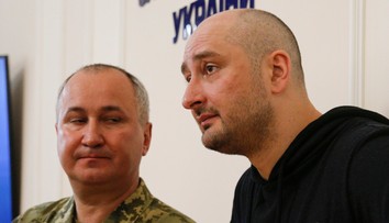 Ruský novinár Babčenko je živý, jeho vraždu zinscenovali