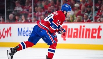 VIDEO: Moment, keď fanúšikom Montrealu tuhla krv v žilách. Slafkovský po jednom z hitov zamieril do šatne