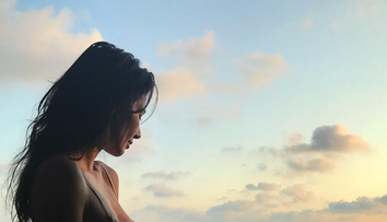 Krásna priateľka Leoša Mareša. Takto sexy sa postavila do okna