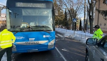 Vážna nehoda pri Martine: Dieťa museli spod autobusu vyslobodzovať hydraulickým zariadením