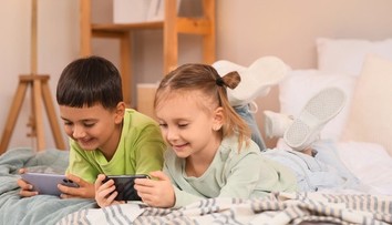 Kedy je správny čas na prvý mobil pre dieťa? Odborníčka radí, na čo si dať pozor