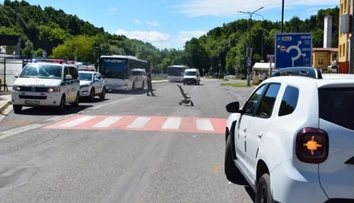 Nešťastie na priechode v Banskej Štiavnici: Auto vrazilo do matky s kočíkom, zasahoval vrtuľník