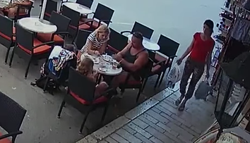 Poľský šéf väznice sa pekne vyfarbil, kvôli červíkom prišiel o kariéru