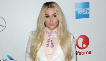 Speváčku premohli spomienky na sexuálne obťažovanie. Zrútila sa počas rozhovoru