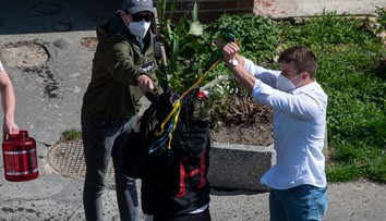 Veľkonočný pondelok OBRAZOM: Oblieva a šibe sa v rúškach a v úzkom kruhu