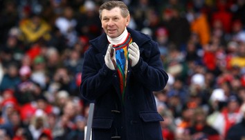 Bol prvým Slovákom so Stanley Cupom, v Chicagu má sochu. Legendárny Stan Mikita by oslavoval 85 rokov