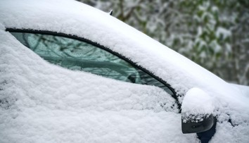 Chyby, ktoré v zime robia mnohí vodiči. Vďaka týmto trikom viete mesačne ušetriť desiatky eur