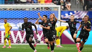 Kanada oslavuje historický postup. Stephen Eustaquio rozhodol v samotnom závere a spustil erupciu radosti
