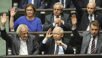 Poslanci poľského Sejmu schválili kontroverznú reformu justície