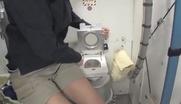 Astronauti z misie Artemis II dostali riešenie citlivého problému. Prezradíme vám, ako budú chodiť na toaletu