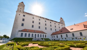 Súťaž o dva najlukratívnejšie posty najbližších volieb: Zisťovali sme, kto vyzve Drobu a Valla