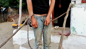 Brutálne praktiky rumunskej mafie. Deti uväzovali ako otrokov na reťaze