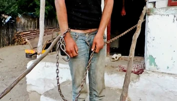 Brutálne praktiky rumunskej mafie. Deti uväzovali ako otrokov na reťaze