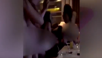 VIDEO: Letecká spoločnosť hasí pikantný škandál: Divoké orgie letušiek a stewardov