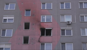 Požiar vydesil obyvateľov bytovky v Nových Zámkoch. Spôsobiť ho mohol nedbalý krok dôchodkyne