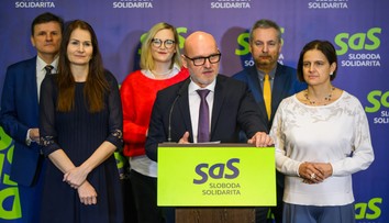 Jeden hovorí, za ním desiati mlčia. Vymysleli špeciálne pomenovanie pre politikov na tlačovkách