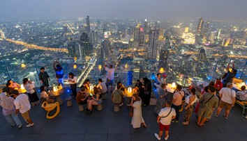 VIDEO: Bangkok má novú atrakciu pre odvážnych. Bez vyšetrenia srdca vás na ňu nepustia
