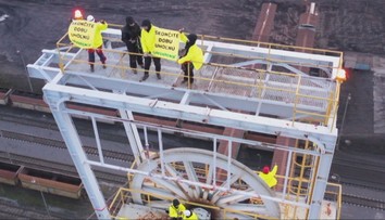 Protest Greenpeace v Novákoch má dohru na súde. Bane chcú od aktivistov odškodné