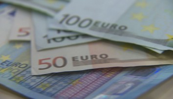 Len preto, že sú na dôchodku, dostávajú menej. Títo opatrovatelia sa možno dočkajú zmeny