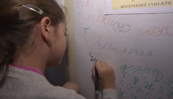 Školy protestovali proti Plavčanovmu krasopisu. My sme ho vyskúšali, ako mu to ide s perom
