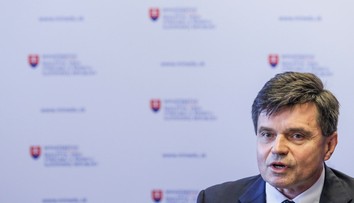 Plavčan zostáva stále na ministerstve. Dostal novú funkciu