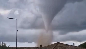 VIDEO: Tornádo v Európe. Živel pustošil domy, hlásia 26 zranených