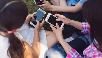 Deti a mobily počas prázdnin. Odborníčka radí, ako nastaviť pravidlá bez hádok