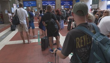 Hlavná stanica bez úschovne batožiny. Cestujúci musia kufre vláčiť po Bratislave