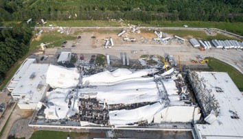 VIDEO: Veľkú továreň Pfizeru v Severnej Karolíne zdevastovalo tornádo