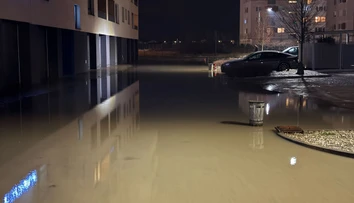 FOTO: Voda na západnom Slovensku zaplavila obytný dom i obchody