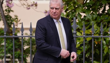 Britská polícia prepustila bývalého princa Andrewa z väzby