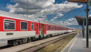 Železnice sa pripravujú na nápor cestujúcich. Vieme, ktoré vlaky posilnia počas sviatkov (tabuľka)