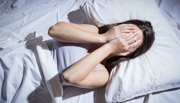 Neviete v noci zaspať a počítanie ovečiek nepomáha? Vyskúšajte tento jedinečný trik, ktorý odporúča lekár