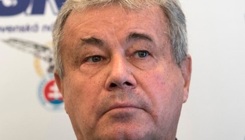 Bývalý minister školstva Ján Mikolaj sa možno vráti na scénu