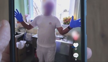 Poslal mu svoje nahé fotky, navrhol stretnutie. Pezinčana namiesto 13-ročného chlapca konfrontoval dospelý muž