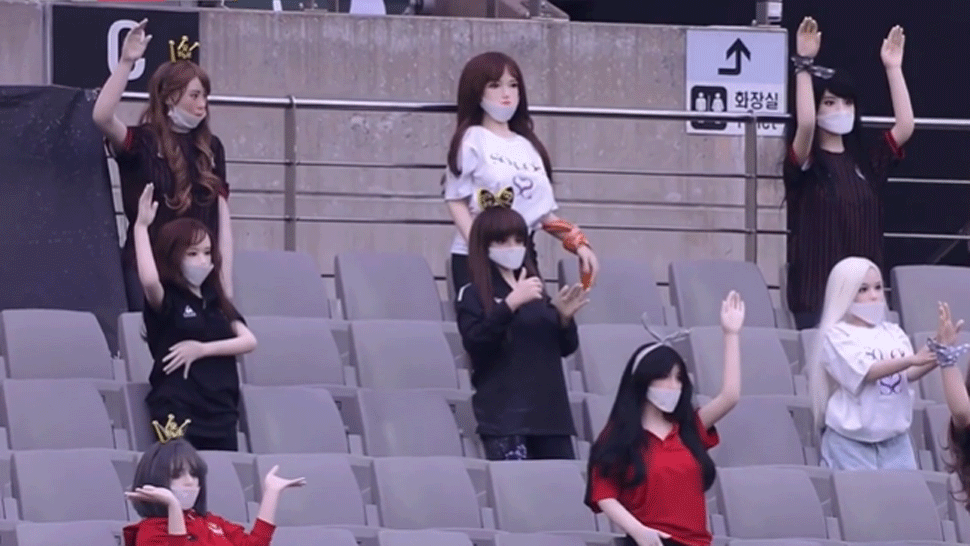 Juhokórejský futbalový tím čelí kritike. Namiesto divákov do hľadiska nainštalovali erotické hračky